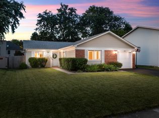 124 Thackeray Dr, Bolingbrook, IL 60440