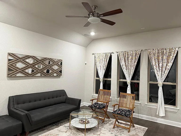 2637 Enza Dr — Photo 2