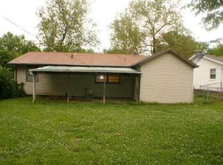 611 SE 35th St, Topeka, KS 66605