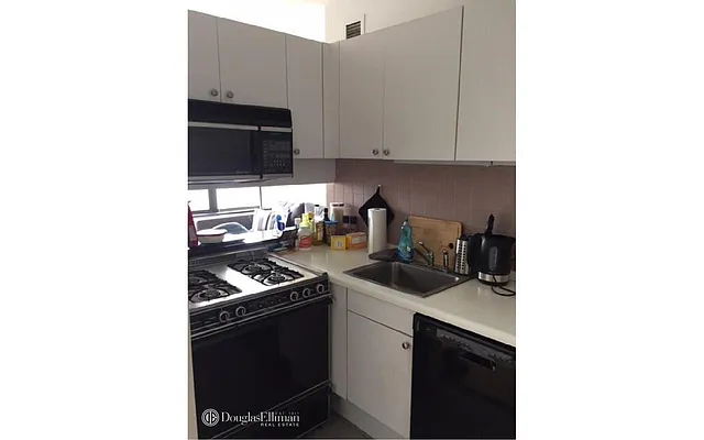 Rented by Douglas Elliman | media 3