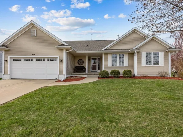 919 71st St NE, Cedar Rapids, IA 52402