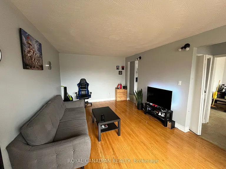 644 Athol St E #MAIN — Photo 6