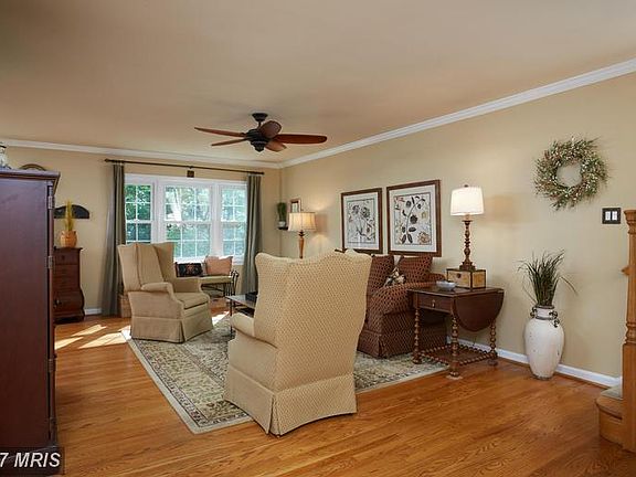 3rd image of 617 Azalea Dr