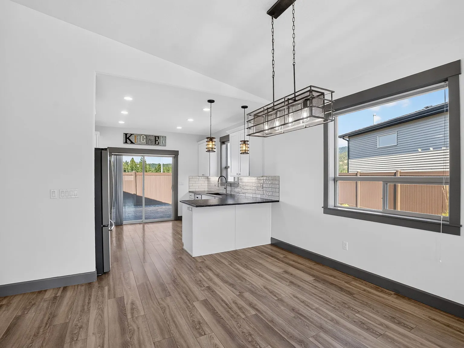 2 bed, 1309 sqft, $2,695 — Photo 3