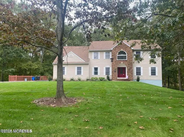 25 Pioneer Court, Freehold, NJ 07728