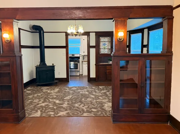 895 E 9th St, Upland, CA 91786