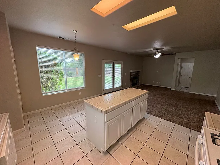 1249 N Julieann Ct — Photo 28