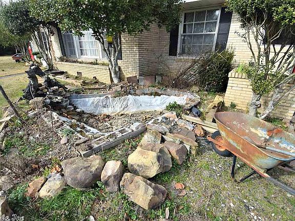 3rd image of 1207 Magnolia Ave