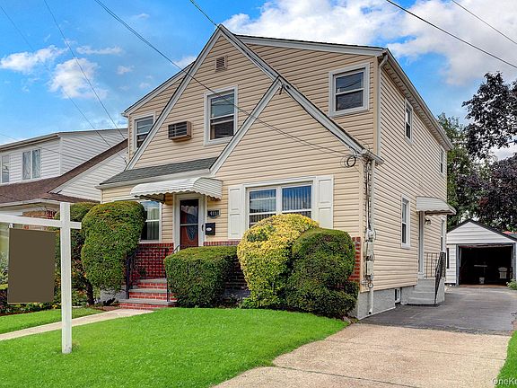 2nd image of 411 New Hyde Park Road
