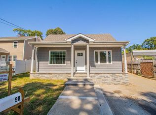 98 Lenox Rd, Huntington Station, NY 11746