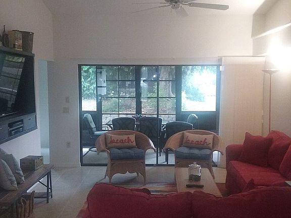 2nd image of 102 Southampton Pl N