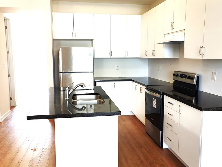 35 Wuhan Ln — Photo 4