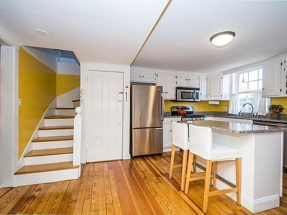 5th image of 40 Elm St #C