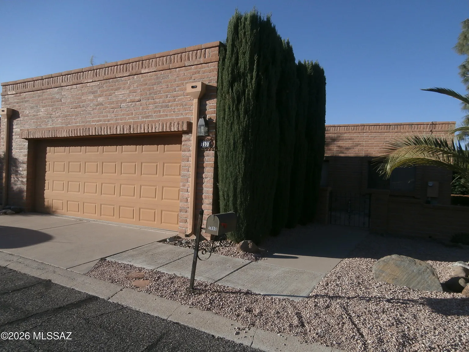 2 bed, 2.0 bath, 1750 sqft, $1,695 — Photo 2