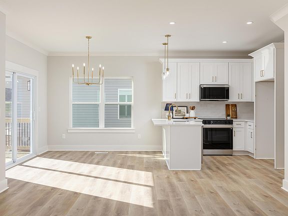 5th image of 2510 Maple St