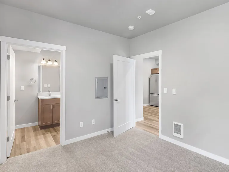 Kingsway Apartments — Photo 88