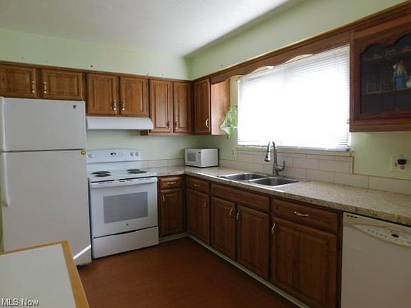 3rd image of 375 Fern Dr