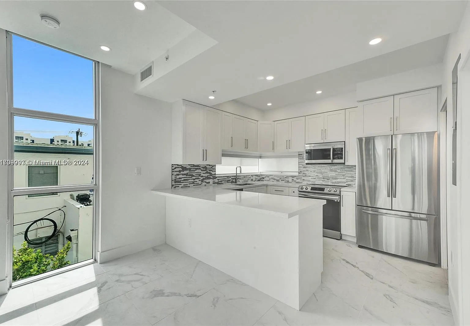 2 bed, 1500 sqft, $4,200 — Photo 3