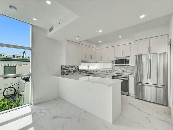 3rd image of 7645 Carlyle Ave #2