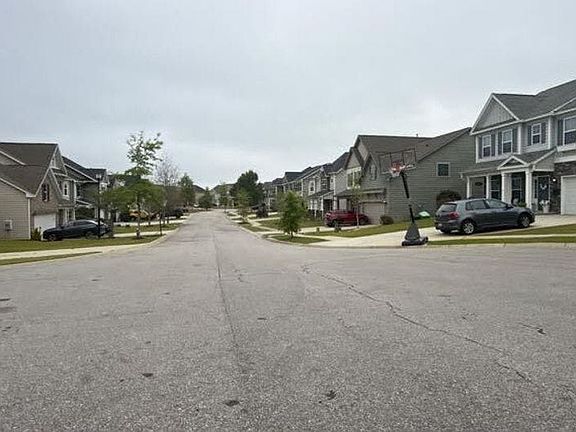 5th image of 425 Maria Posada Ct