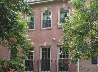 5109 Skyline Village Ct, Alexandria, VA 22302