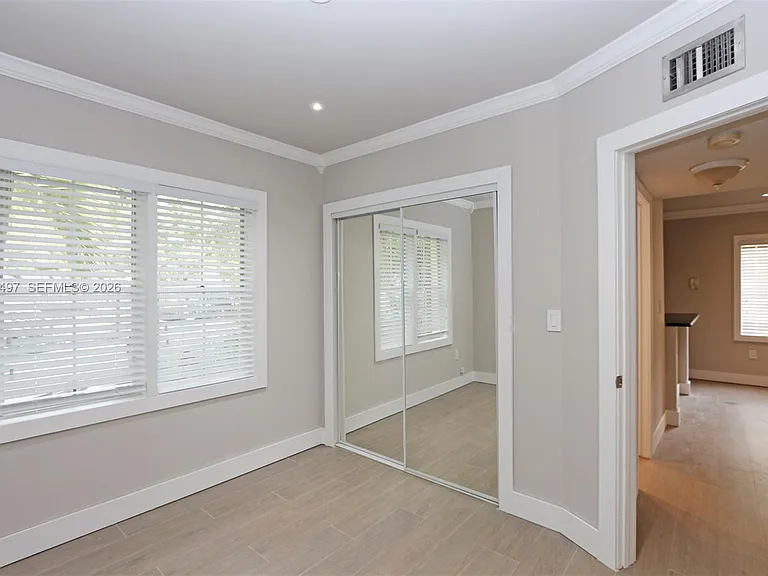 3375 Franklin Ave #D — Photo 11