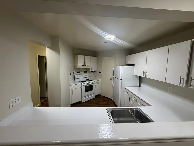 108 W Cedar St #502 — Photo 12