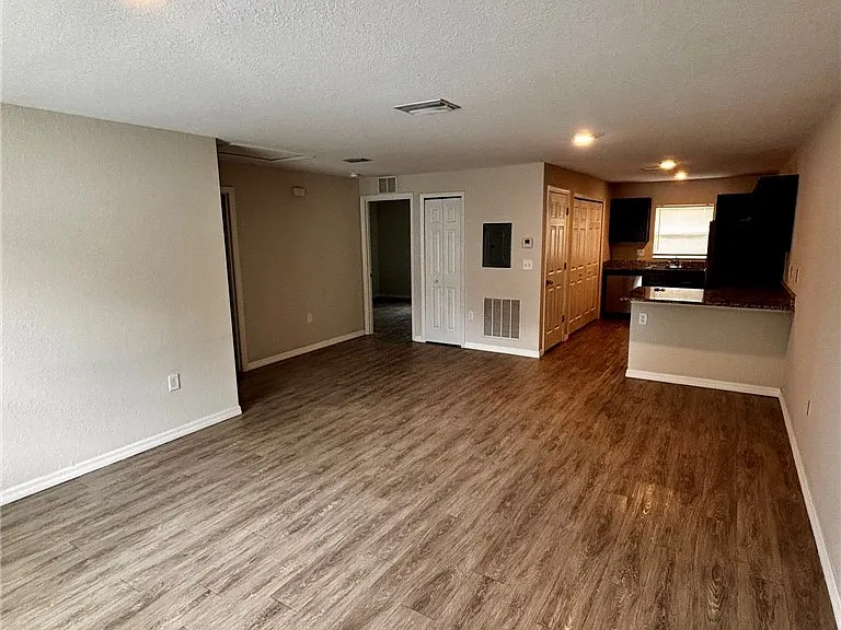 9437 N Travis Dr — Photo 4
