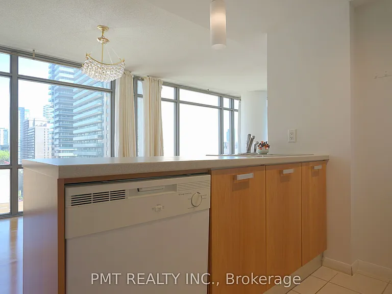 38 Grenville St #1607 — Photo 8