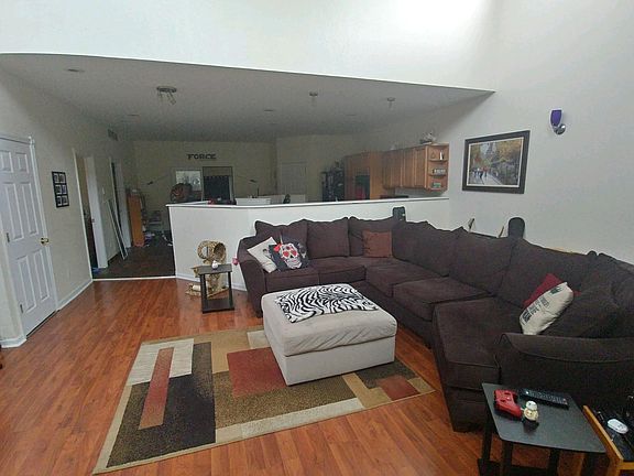 5th image of 440 Hickory Nut Dr