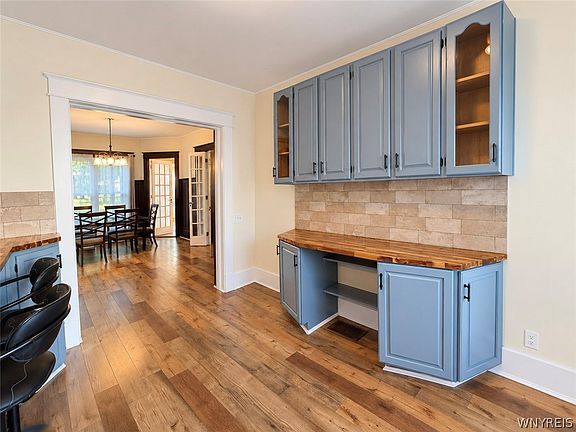 5th image of 401 Court St