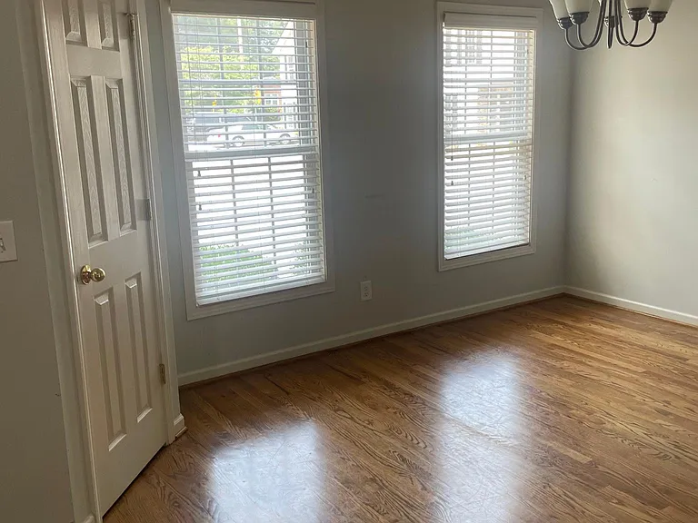 1136 E Lee Rd — Photo 7
