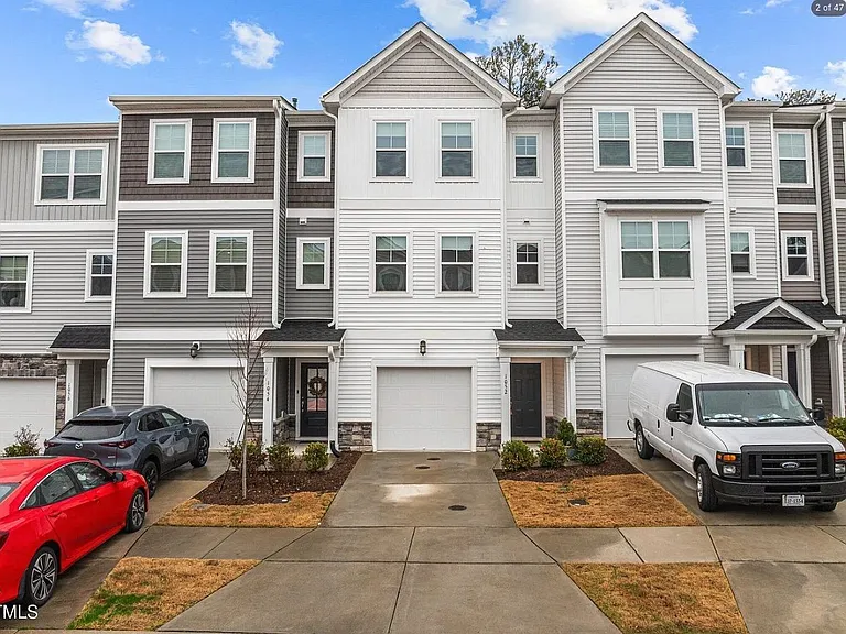 1052 Shoreside Dr — Photo 2