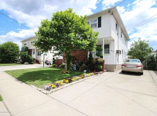 83 Houston St, Staten Island, NY 10302