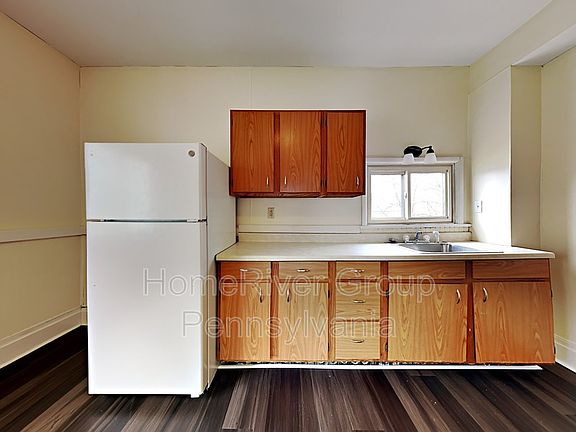 4th image of 415 E Brady St APT 2