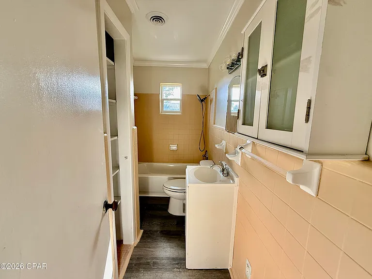 3906 W 24th Ct — Photo 6