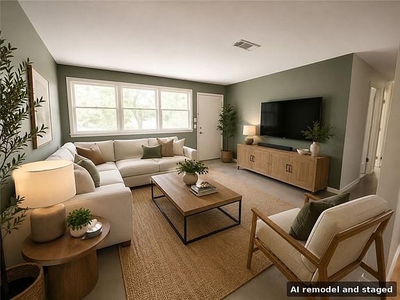4th image of 904 Dauphine Cir