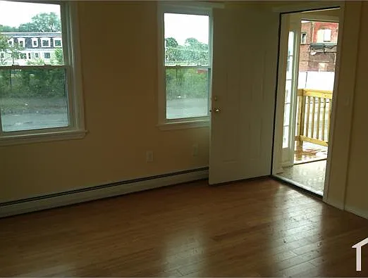 3 bed, 800 sqft, $3,200 — Photo 4
