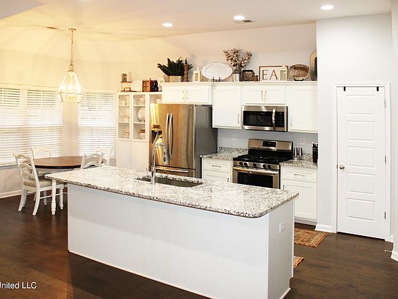 4th image of 2609 Dawnwood Cir S