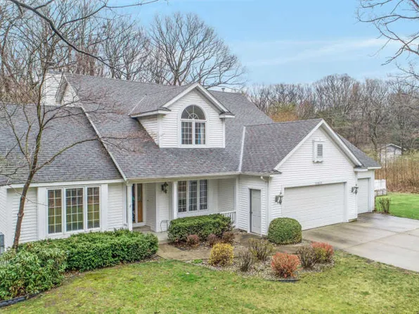 16639 Rolling Oaks Dr, Holland, MI 49424