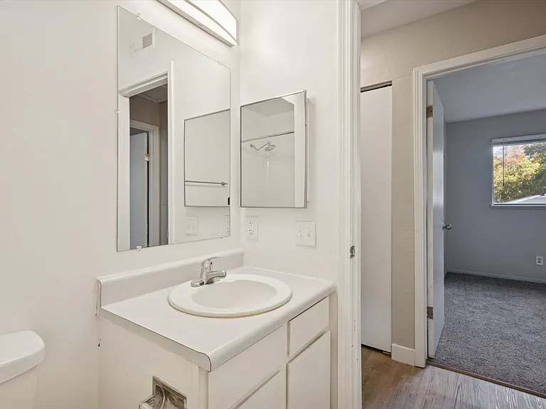 Parchment Point Townhomes — Photo 8