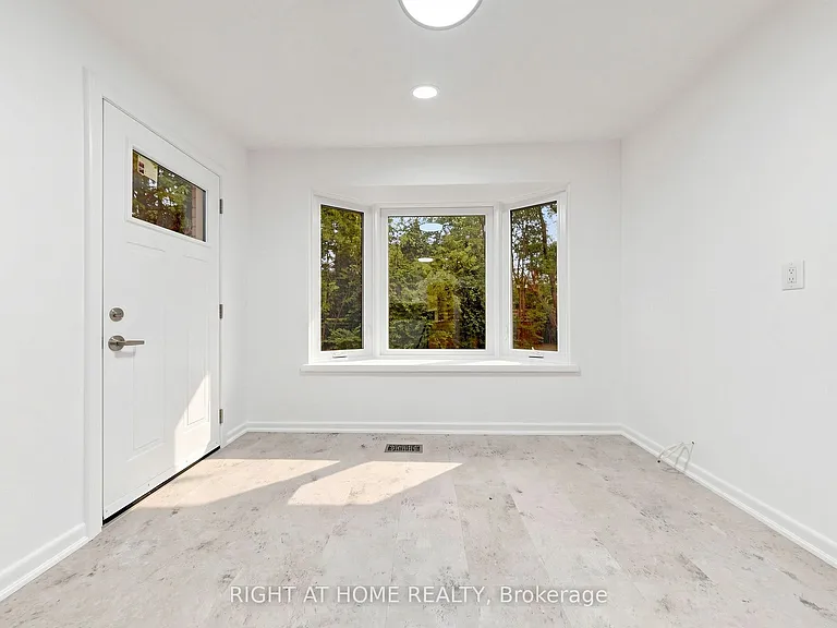 6 Colonnade Rd — Photo 6