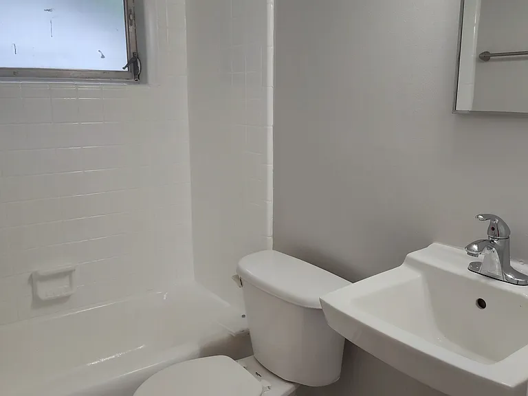 1804 E Ash St #12 — Photo 5