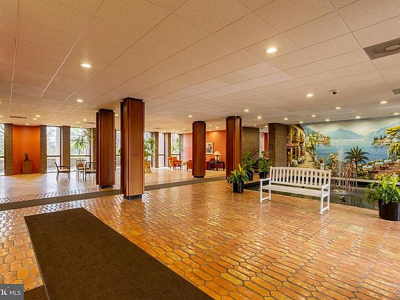 4th image of 7 Slade Ave APT 511