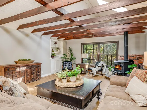 203 Davis Mountain Rd, Laurel Park, NC 28739