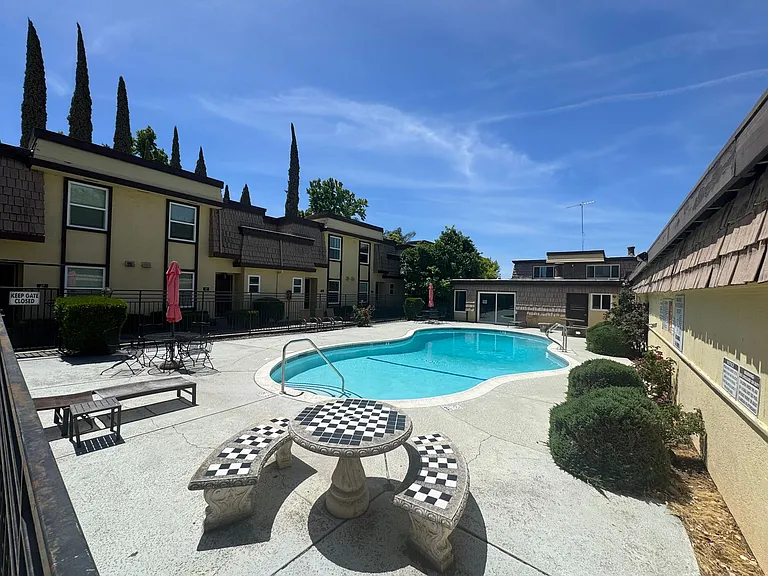 Lauren Garden Villas — Photo 21