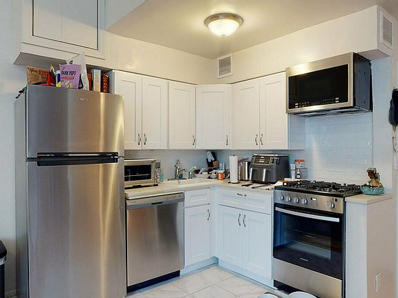 3rd image of 54 W 85th St APT 1B