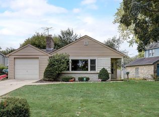 717 N Cumberland Dr, Waukesha, WI 53188
