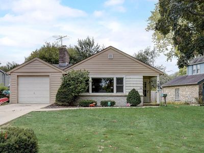 717 North Cumberland DRIVE, Waukesha, WI, 53188