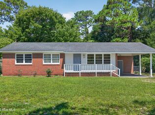 233 Long Leaf Acres Dr, Wilmington, NC 28405